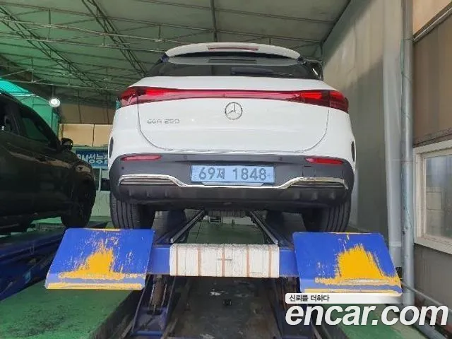 Mercedes-Benz EQA — Фото автомобиля 3