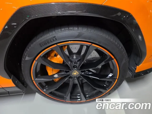 Lamborghini Urus — Фото автомобиля 15