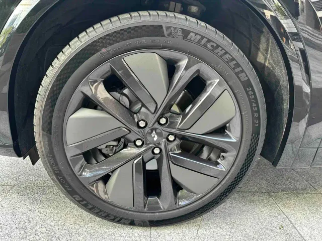 Li Auto L7 — Фото автомобиля 13