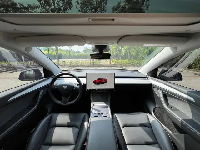 Tesla Model Y — Фото автомобиля 7