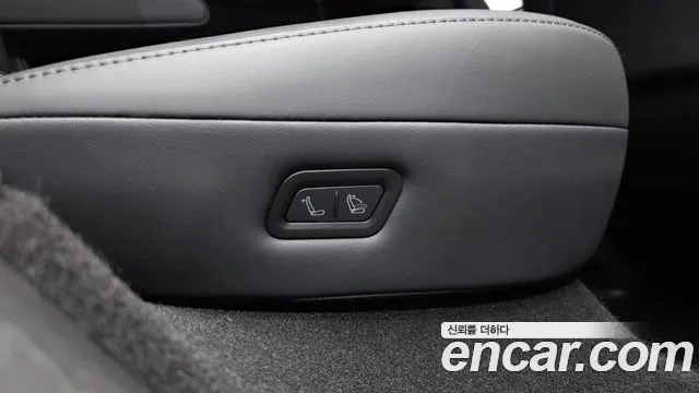 Tesla Model Y — Фото автомобиля 24