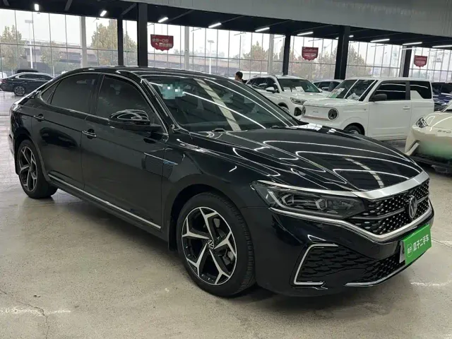Volkswagen Passat — Фото автомобиля 11
