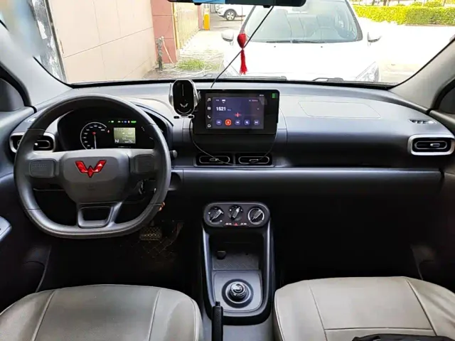 Wuling Hongguang — Фото автомобиля 9