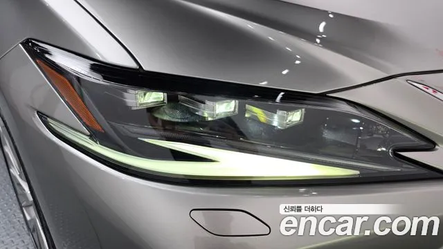 Lexus ES — Фото автомобиля 15