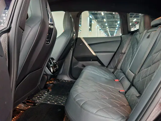 BMW iX — Фото автомобиля 18