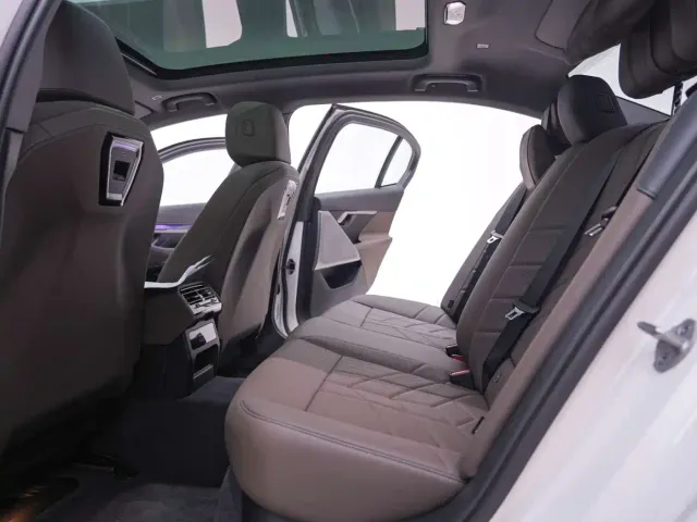 BMW 5 Series — Фото автомобиля 20