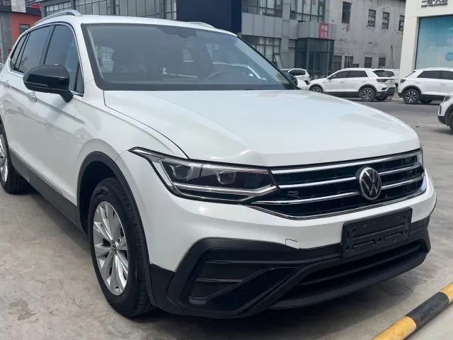 Volkswagen Tiguan L — Фото автомобиля 3