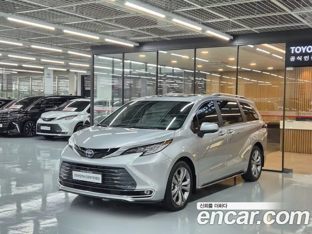 Фотография автомобиля — Toyota Sienna 4th Gen