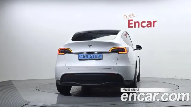 Tesla Model Y — Фото автомобиля 4