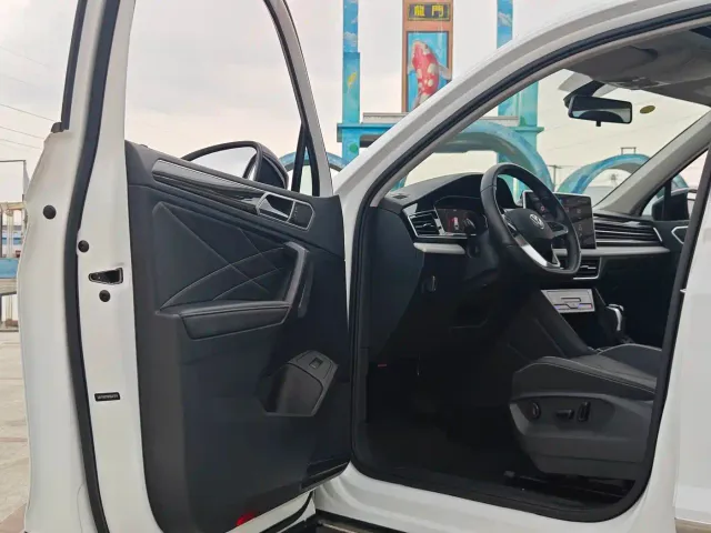 Volkswagen Tiguan L — Фото автомобиля 28