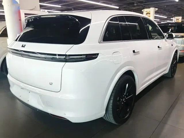 Li Auto L7 — Фото автомобиля 6