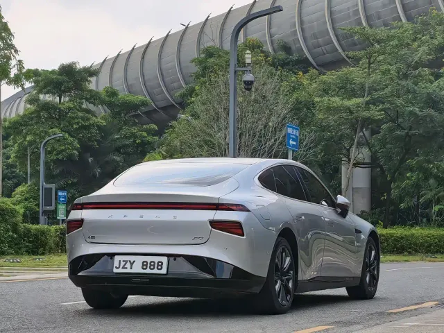 Xpeng P7 — Фото автомобиля 7