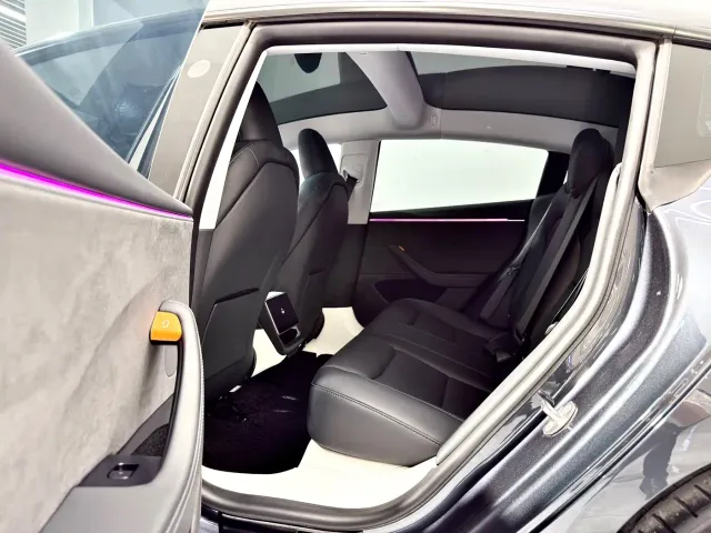 Tesla Model 3 — Фото автомобиля 5