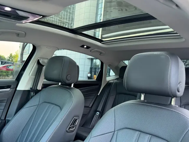 Volkswagen Passat — Фото автомобиля 18