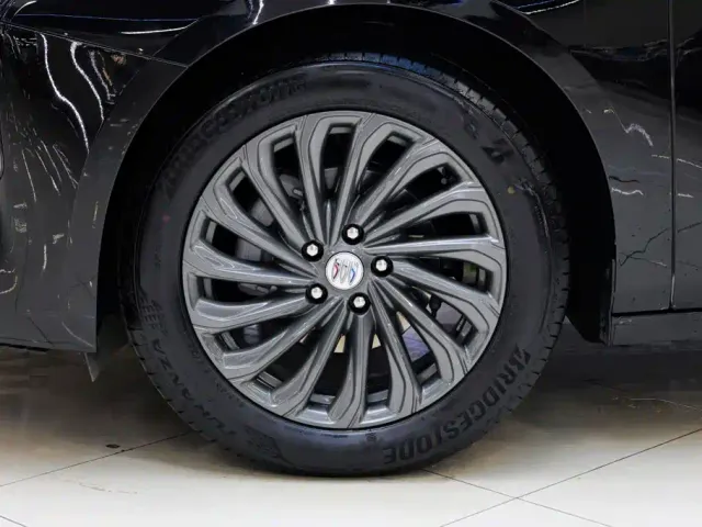 Buick LaCrosse — Фото автомобиля 13