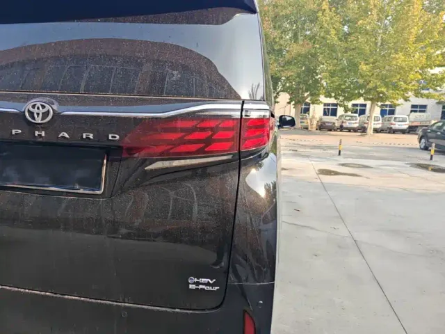 Toyota Alphard — Фото автомобиля 7