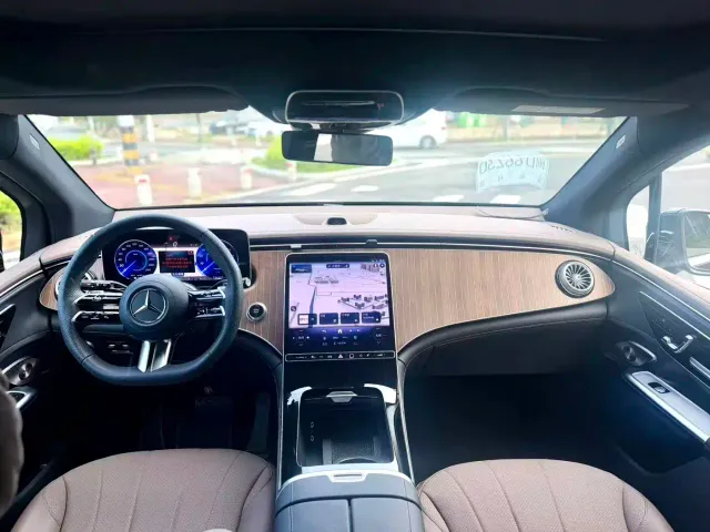 Mercedes-Benz EQE SUV — Фото автомобиля 9