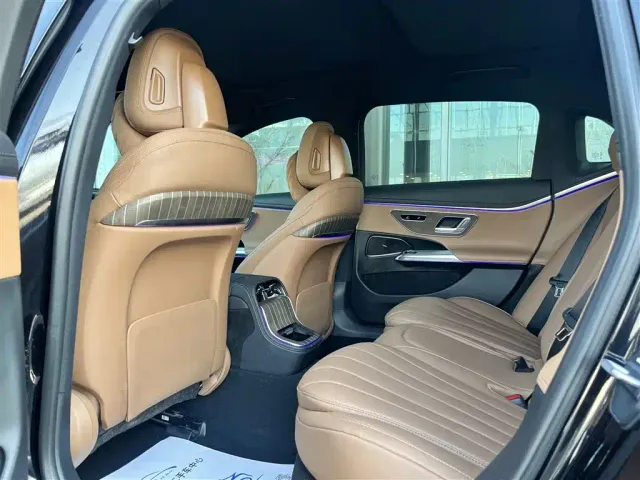 Mercedes-Benz E-Class — Фото автомобиля 19