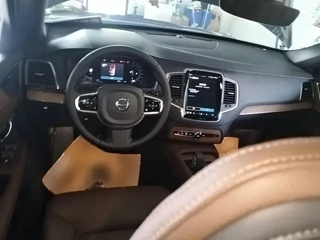 Volvo XC90 — Фото автомобиля 9