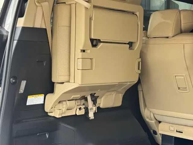Toyota Alphard — Фото автомобиля 24