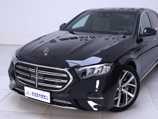 Mercedes-Benz E-Class — Фото автомобиля 3