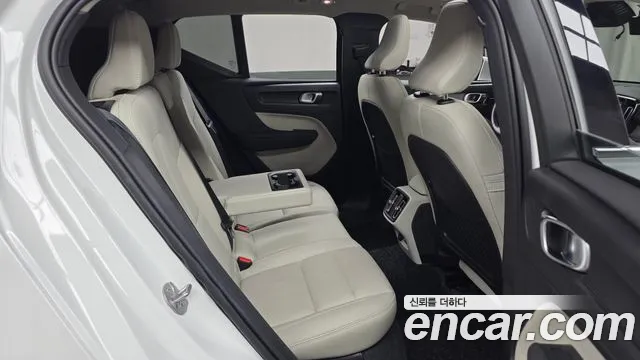 Вольво XC40 B4 Ultimate Bright — Фото автомобиля 26