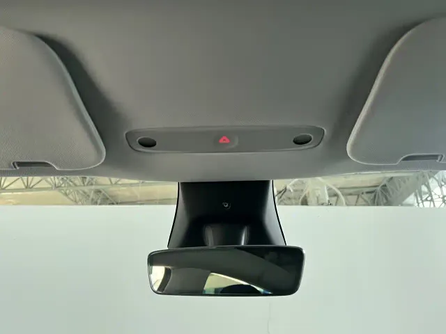 Tesla Model Y — Фото автомобиля 18