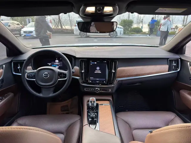 Volvo S90 — Фото автомобиля 9