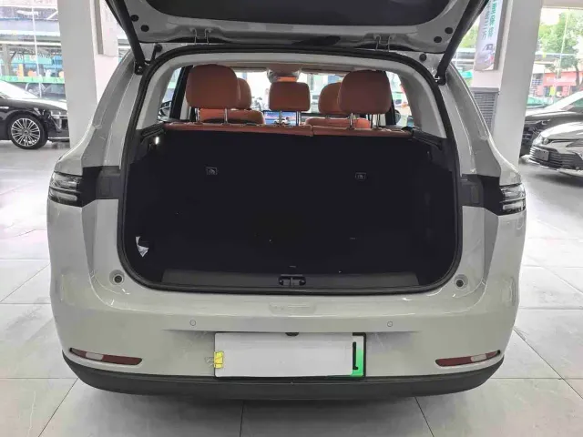 Leapmotor C10 — Фото автомобиля 13