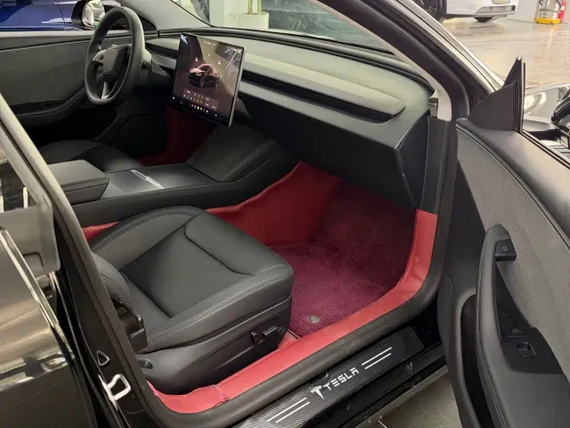 Tesla Model 3 — Фото автомобиля 5