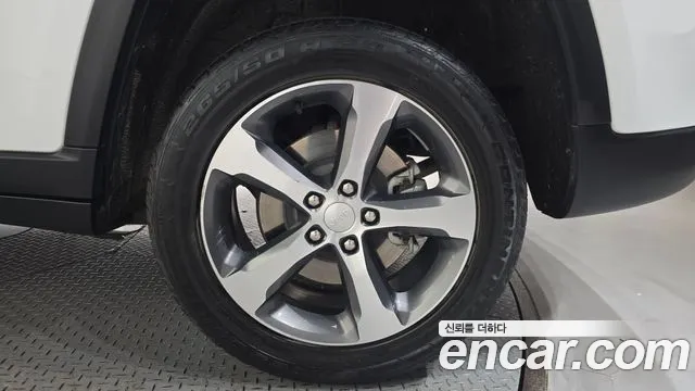Jeep Cherokee Grand Cherokee(WL) 3.6 Limited — Фото автомобиля 21