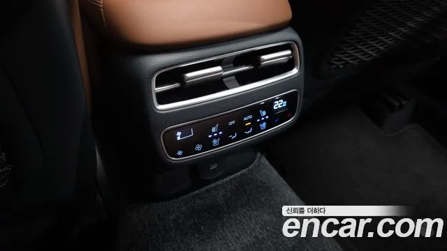 Genesis GV70 — Фото автомобиля 25