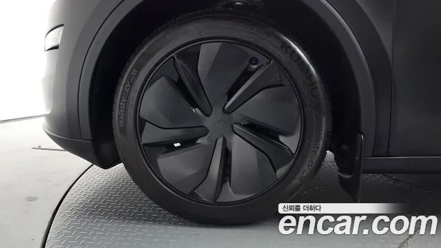 Tesla Model Y — Фото автомобиля 5