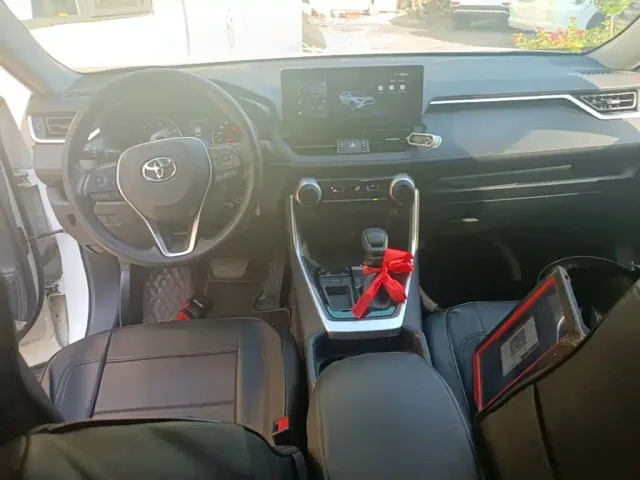 Toyota RAV4 — Фото автомобиля 9