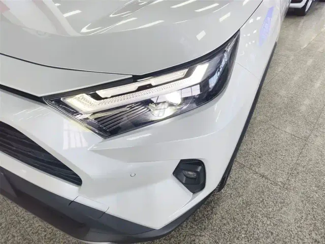 Toyota RAV4 — Фото автомобиля 17