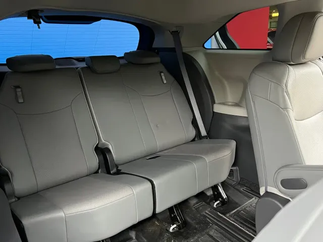 Toyota Sienna — Фото автомобиля 12