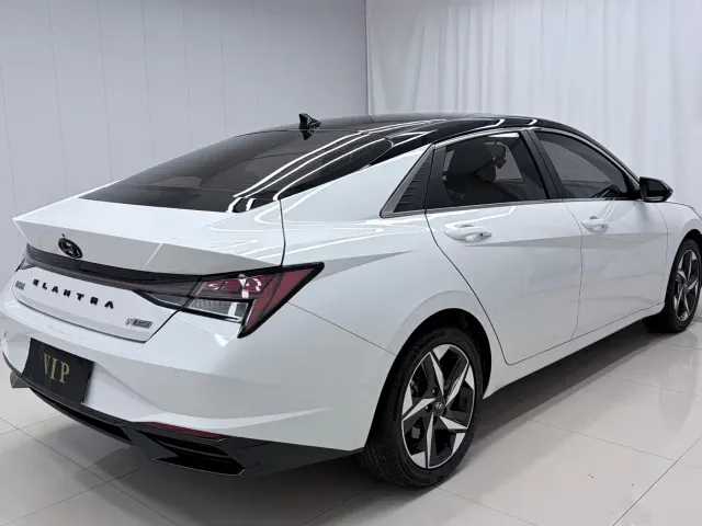 Hyundai Elantra — Фото автомобиля 4