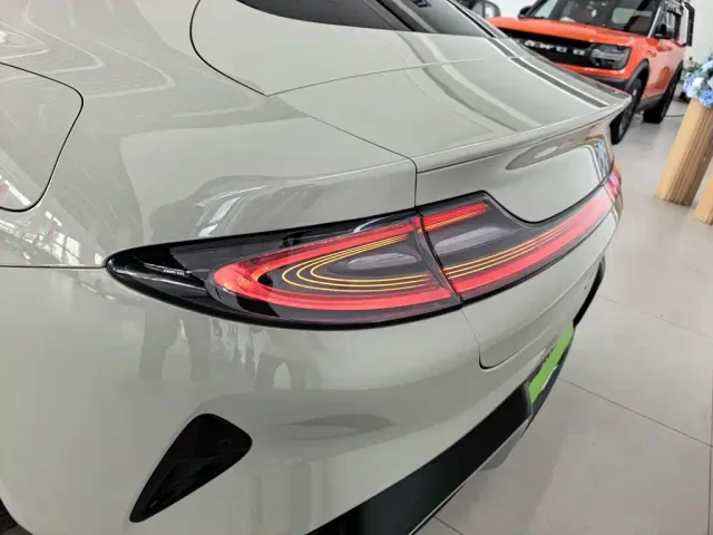 Xiaomi SU7 — Фото автомобиля 16