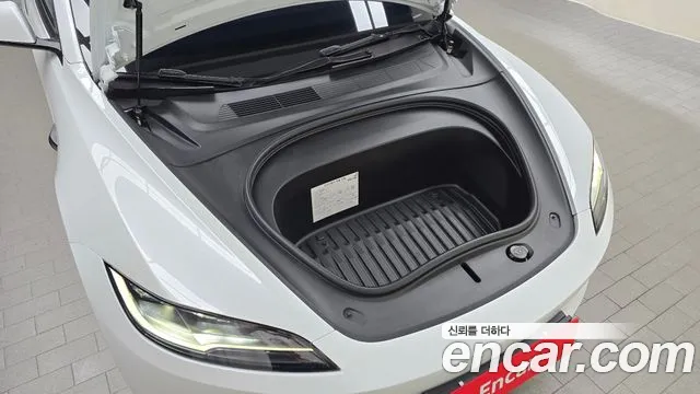 Tesla Model 3 — Фото автомобиля 9