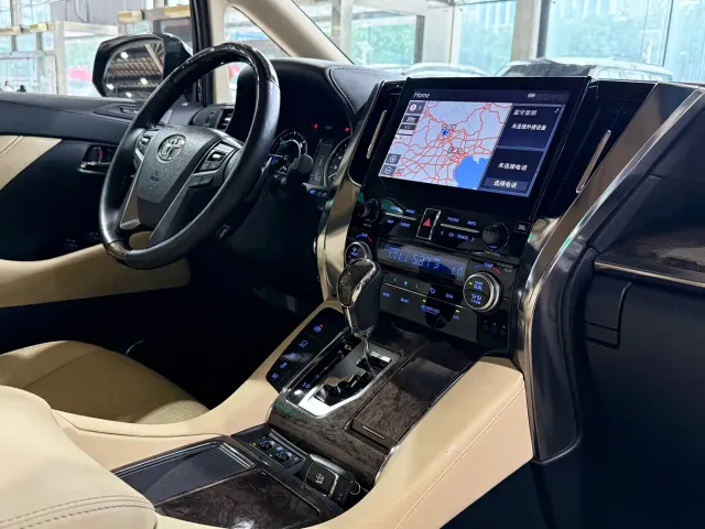 Toyota Vellfire — Фото автомобиля 10