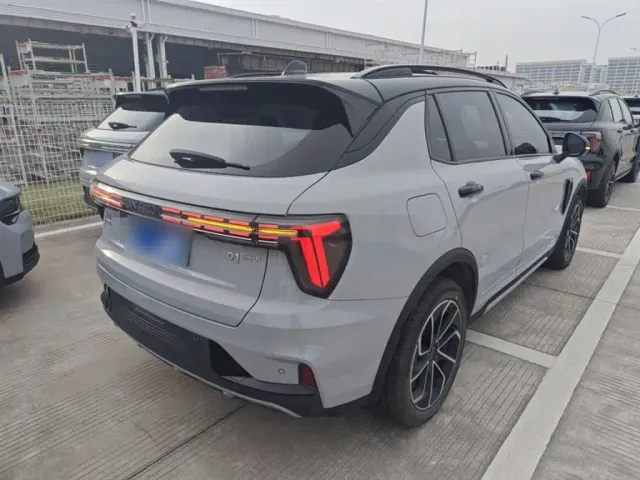 Lynk & Co 01 — Фото автомобиля 4