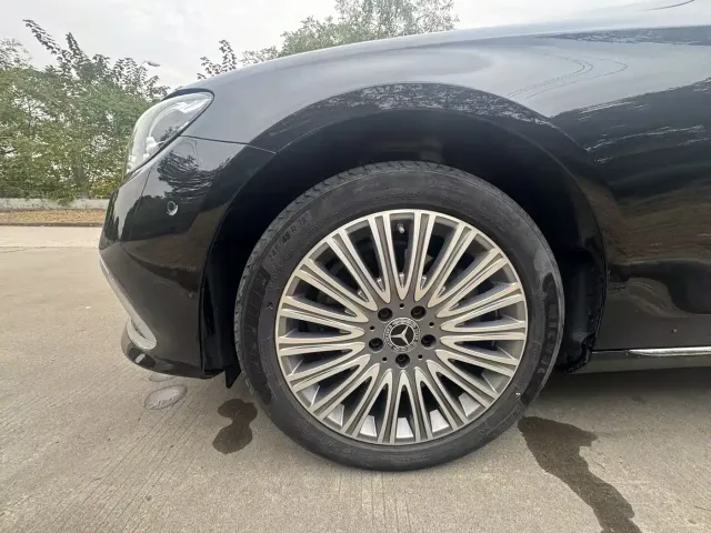 Mercedes-Benz E-Class — Фото автомобиля 13