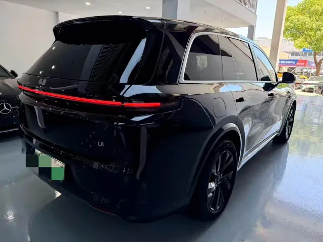 Li Auto L8 — Фото автомобиля 16