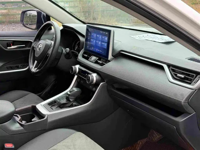 Toyota RAV4 — Фото автомобиля 12