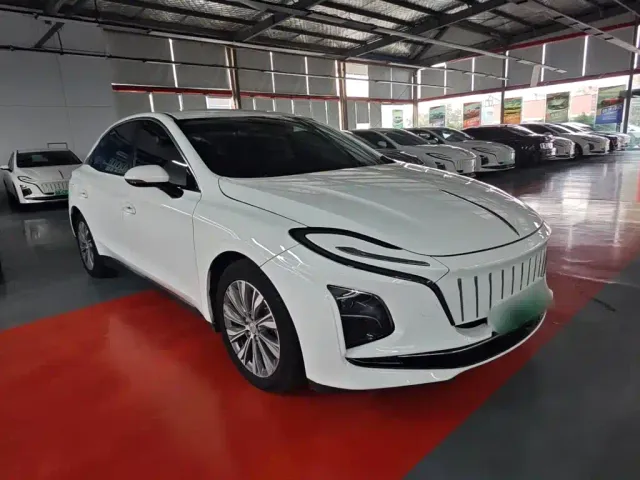 Hongqi E-QM5 — Фото автомобиля 3