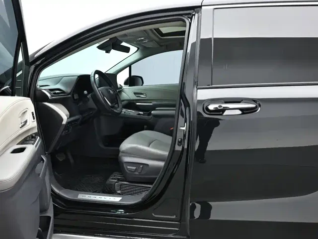 Toyota Granvia — Фото автомобиля 10