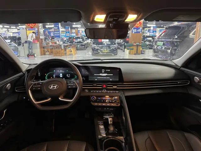 Hyundai Elantra — Фото автомобиля 6