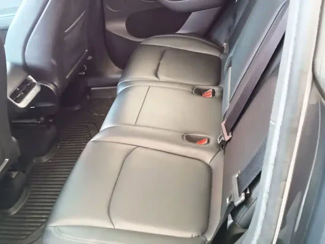 Tesla Model Y — Фото автомобиля 16