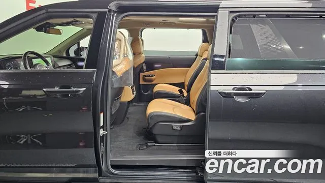 Kia Carnival Generation 4 — Фото автомобиля 11