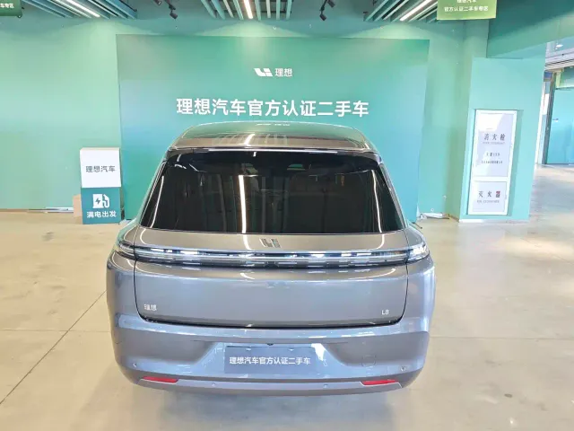 Li Auto L8 — Фото автомобиля 12